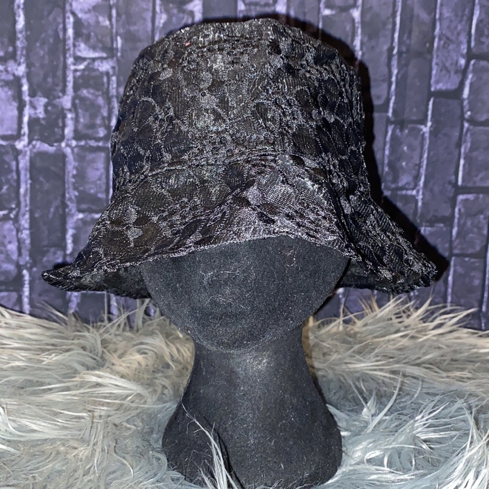 DAZY Flower Embroidered Bucket Hat Dark Navy NWOTs